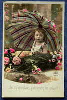Antik  fotó képeslap  kisleány esernyő alatt