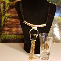 Gold-plated leather necklace and earrings, 7 cm pendant.