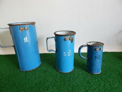 3 pub tin measuring cups.. 2 dl, 5 dl. 1 litre.