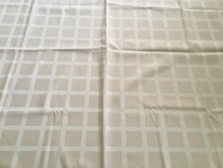 Beige checkered tablecloth (4/4)