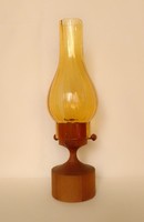Retro nagyméretű esztergált fa gyertyatartó különleges borostyán sárga, bordás üveg lángvédővel