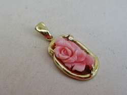 Különleges kézműves 14kt arany  medál, korall rózsa dísszel  7,5g