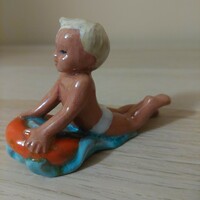 Ritka gyűjtői Kerámia strandoló kisfiú figura