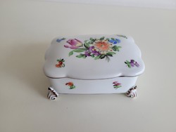 Régi Herendi porcelán 1945 virágos lábakon álló bonbonier doboz