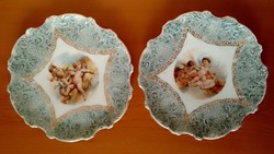 Két antik régi osztrák mázas porcelán tányér aranyozott angyalka puttó jelzett Karlsbad Britannia