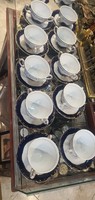 Zsolnay Pompadur porcelán, 12 személyes leveses készlet. lapostányérokkal stb.