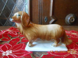 Zsolnay hosszú szőrű tacskó kutya figura