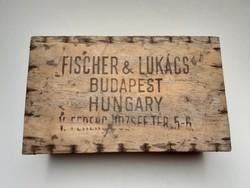 Régi faláda Fischer & Lukács Illatszergyár Budapest fadoboz