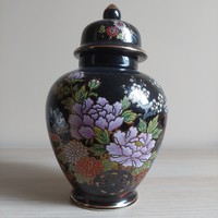Japán virágmintás urnaváza