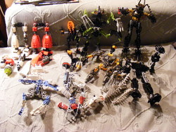 0.8 Kg bulk mixed bionicle and lego + assembly booklets