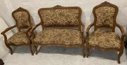Kanapé két székkel