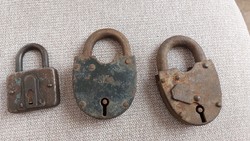 (K) 3 old padlocks without keys