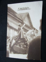 KORONÁZÁS BUDA 1916 UTOLSÓ MAGYAR KIRÁLY IV. KÁROLY KORABELI FOTÓ - FOTÓLAP KARDVÁGÁS PILLANATA