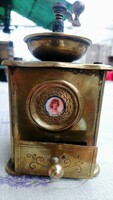 Antik Miniatűr Réz Kávédaráló Festett Porcelán Hölgyet Ábrázoló Portréval