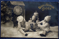 Antik Újévi üdvözlő fotó képeslap  gyerekek pénzeszsákokkal