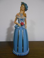 Szobor hölgy nő kék ruhás kalapos rózsával 25*9 cm