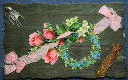 Antik különleges dekupázs üdvözlő  képeslap rózsa fecske selyemszalag faerezetű alap