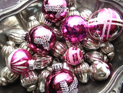 CSAK 1000,-Ft !!! 9 db régi gömb dísz rózsaszín, ciklámen, ezüst összeállítással