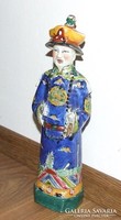 Szépen festett, jelzett kínai porcelán figura