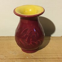 Kis bordó váza