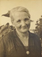 1L133 old female portrait photograph ~1930