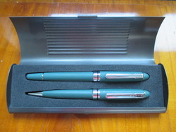 Pen set: fountain pen and ballpoint pen in original case. It was never used.
