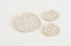 Vintage babaházi porcelán szett - kristály üveget utánzó műanyag tálak bababútor kiegészítők, konyha