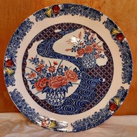 Huge Japanese offering, center of the table. With a diameter of 38.5 cm. Nah