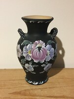 Fekete virágos váza