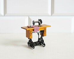 Mini varrógép - babaházi kiegészítő, bababútor, miniatűr