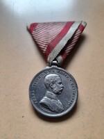 Ferenc József Vitézségi kisezüst (peremen jelzett Ag ezüst, eredeti szalag) kitüntetés. POSTA VAN !