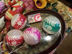 4 retro glass Christmas tree decorations in one. The stitching is faded, but undamaged.