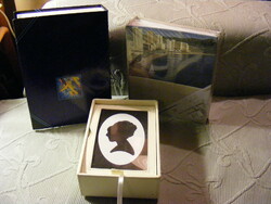 2 db fotóalbum 9 x 13 cm-es 400 db-os  és 1 db fényképtartó  doboz együtt