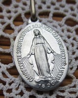 Virgin Mary's miracle medal size: 2.2 cm high