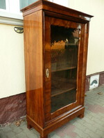 Beautiful, flawless polished, marquetry, antique Biedermeier walnut bookcase / display case