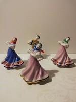 Gyönyörű festésű Orosz Dulevo porcelánok 3 táncos és harmonikás