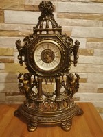 Spectacular fireplace clock with functional wind-up mechanism