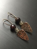 Cool silver earrings with garnet and labradorite