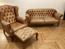 Chesterfield stílusú ülőgarnitura (fotel, zsámoly, kanapé)