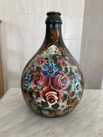 Népi virágos motívumokkal festett régi ballon borosüveg