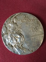 XI. Berlini olimpiai ezüstérem 1936-ból .