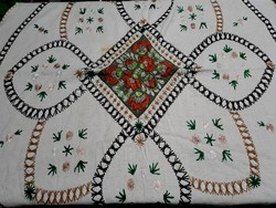 Linen tablecloth embroidered with a Transylvanian pattern 140 x 115 cm