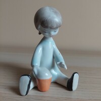 Káldor Aurél Hollóházi Homokozó kislány figura