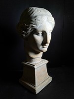 Antique style female head statue with plinth, plaster - height: 34 Cm, width: 26 Cm