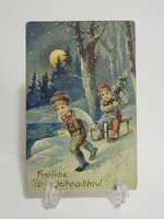 Antik dombornyomott Karácsonyi üdvözlő litho képeslap szánkózó gyerekek fenyővel téli táj