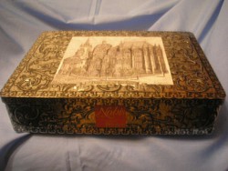 U4 sewing box with large hinged ornate 31 x 22 x 7 cm high