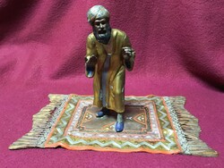 Arab szőnyegárus figura, zománc festve, fém 25*14*16 cm
