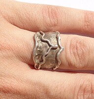 Nonfiguratív széles ezüst gyűrű
