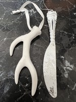Porcelán agancs és műanyag kés karácsonyfadísz egyben