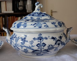 Soup bowl with Meissen onion pattern